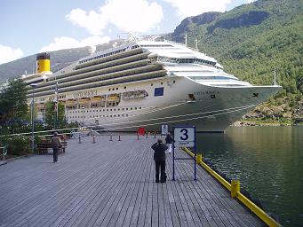 Costa Magica in Flam